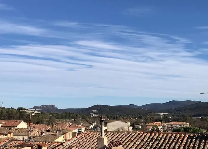Studio centre ville LES ARCS avec vue sur massif des maures
